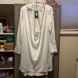 White fashion nova low-cut dress 1x with gold like chain